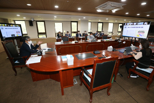 한상혁 위원장이 온라인 기자 간담회를 진행하고 있다. 방송통신위원회 제공